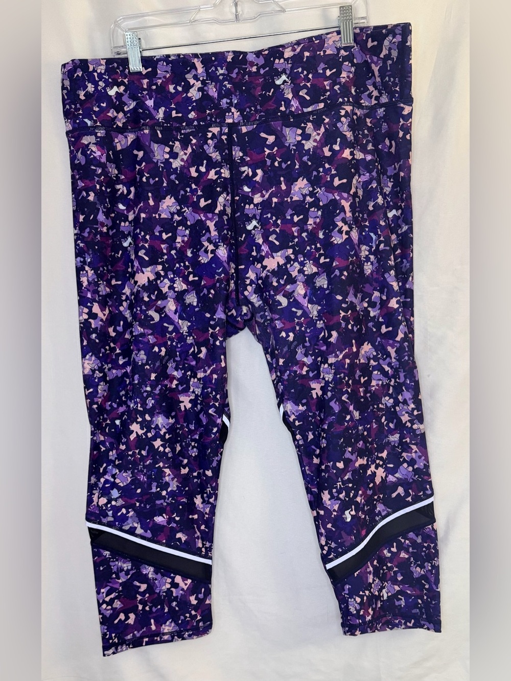Fabletics Purple Multi-Tone Printed Capris size 2X